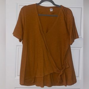 Front tie vneck top